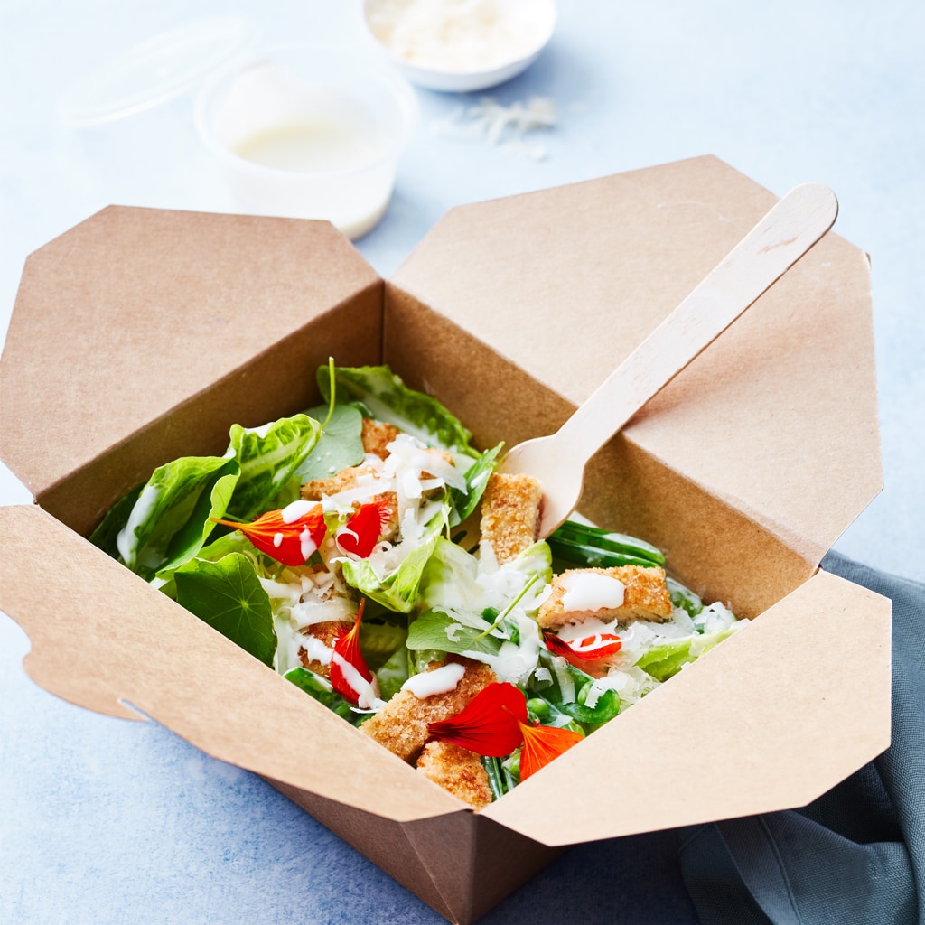 Caesar salade met vegetarische schnitzel (delivery)